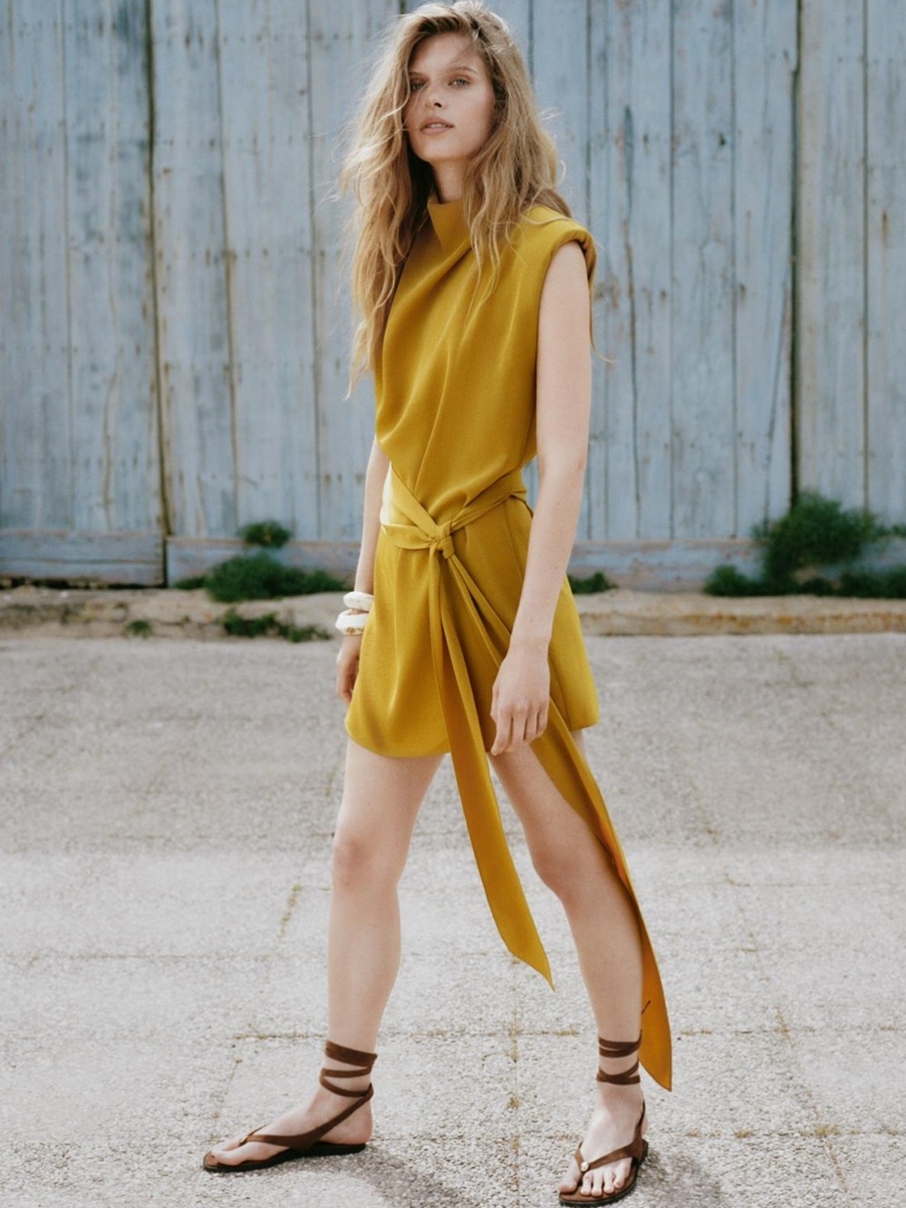 SHORT TIE DRESS WITH SHOULDER